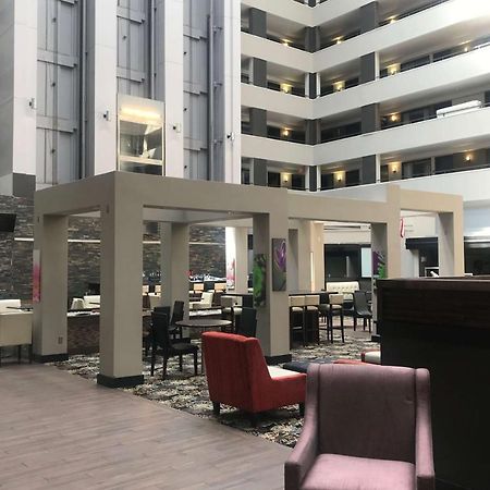 Hotel Ramada By Wyndham Southfield Extérieur photo