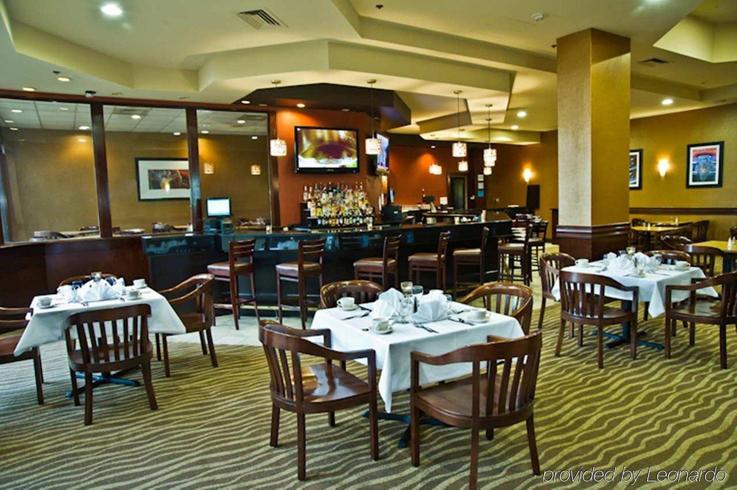 Hotel Ramada By Wyndham Southfield Restaurant photo