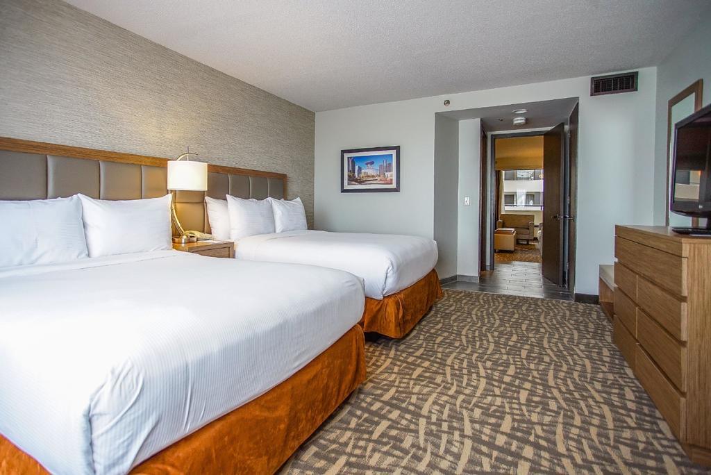 Hotel Ramada By Wyndham Southfield Extérieur photo