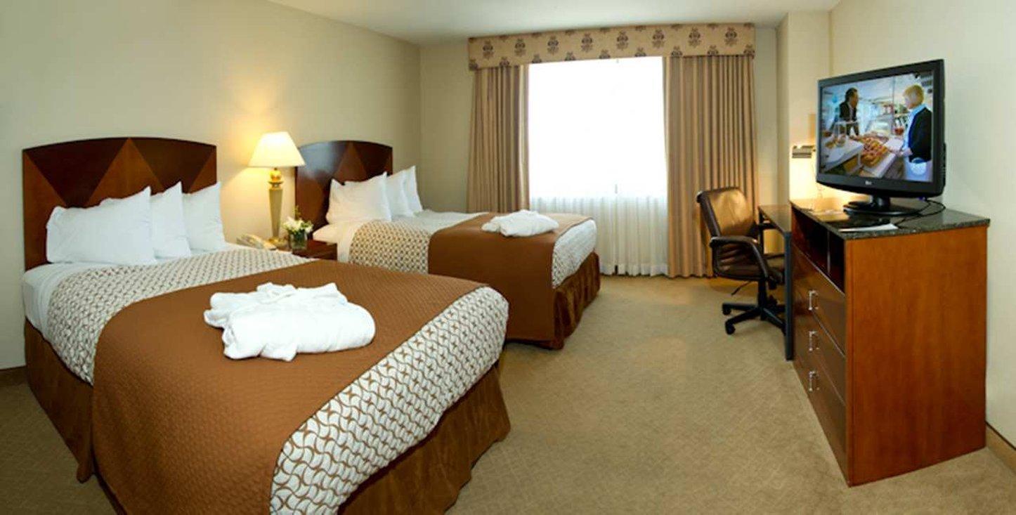 Hotel Ramada By Wyndham Southfield Extérieur photo