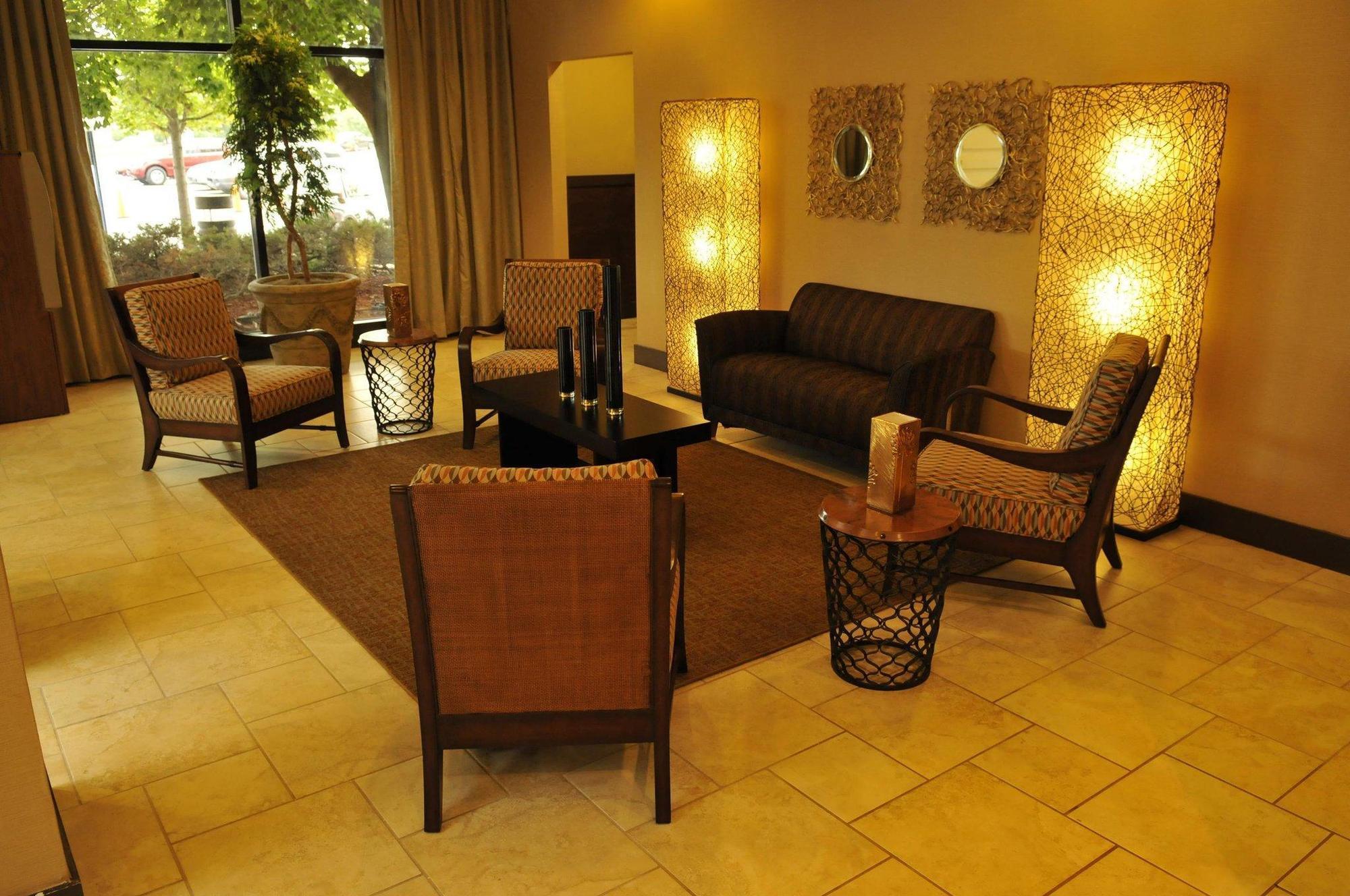 Hotel Ramada By Wyndham Southfield Extérieur photo