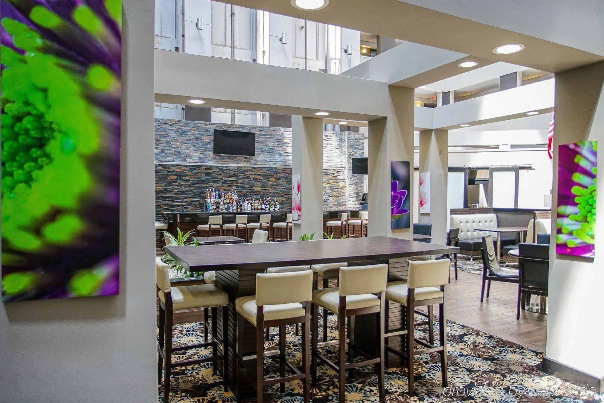 Hotel Ramada By Wyndham Southfield Extérieur photo