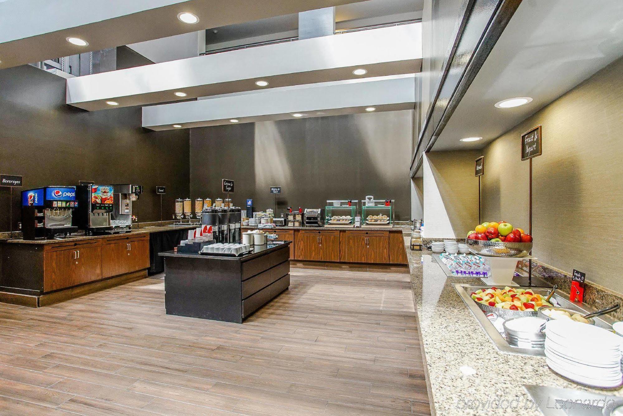 Hotel Ramada By Wyndham Southfield Extérieur photo