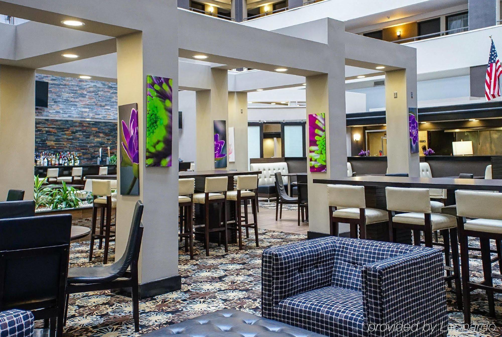 Hotel Ramada By Wyndham Southfield Extérieur photo