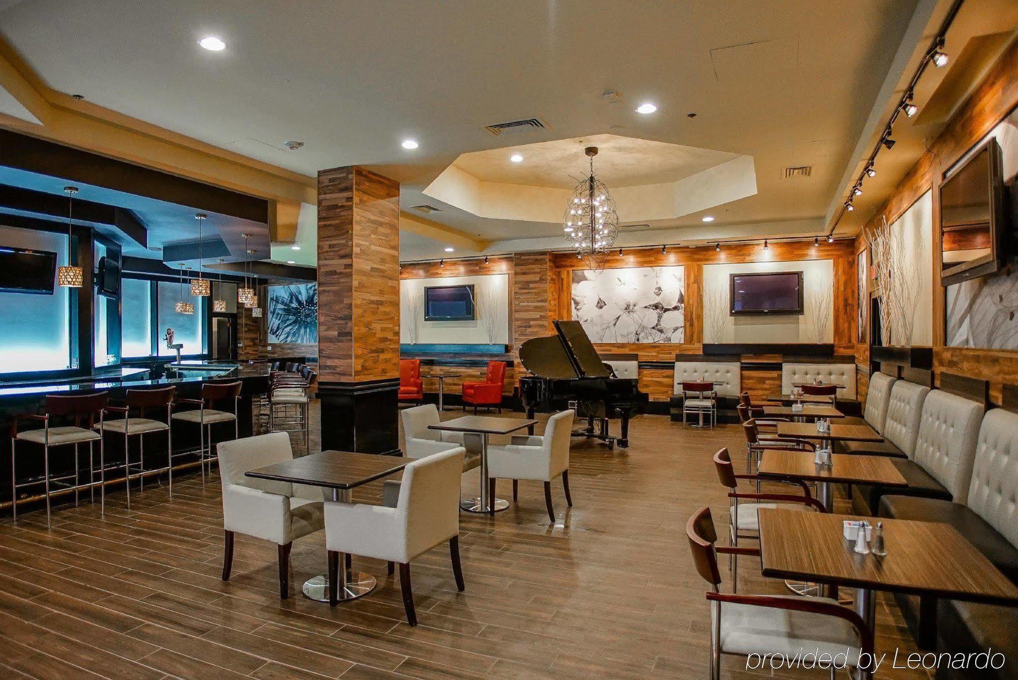Hotel Ramada By Wyndham Southfield Extérieur photo