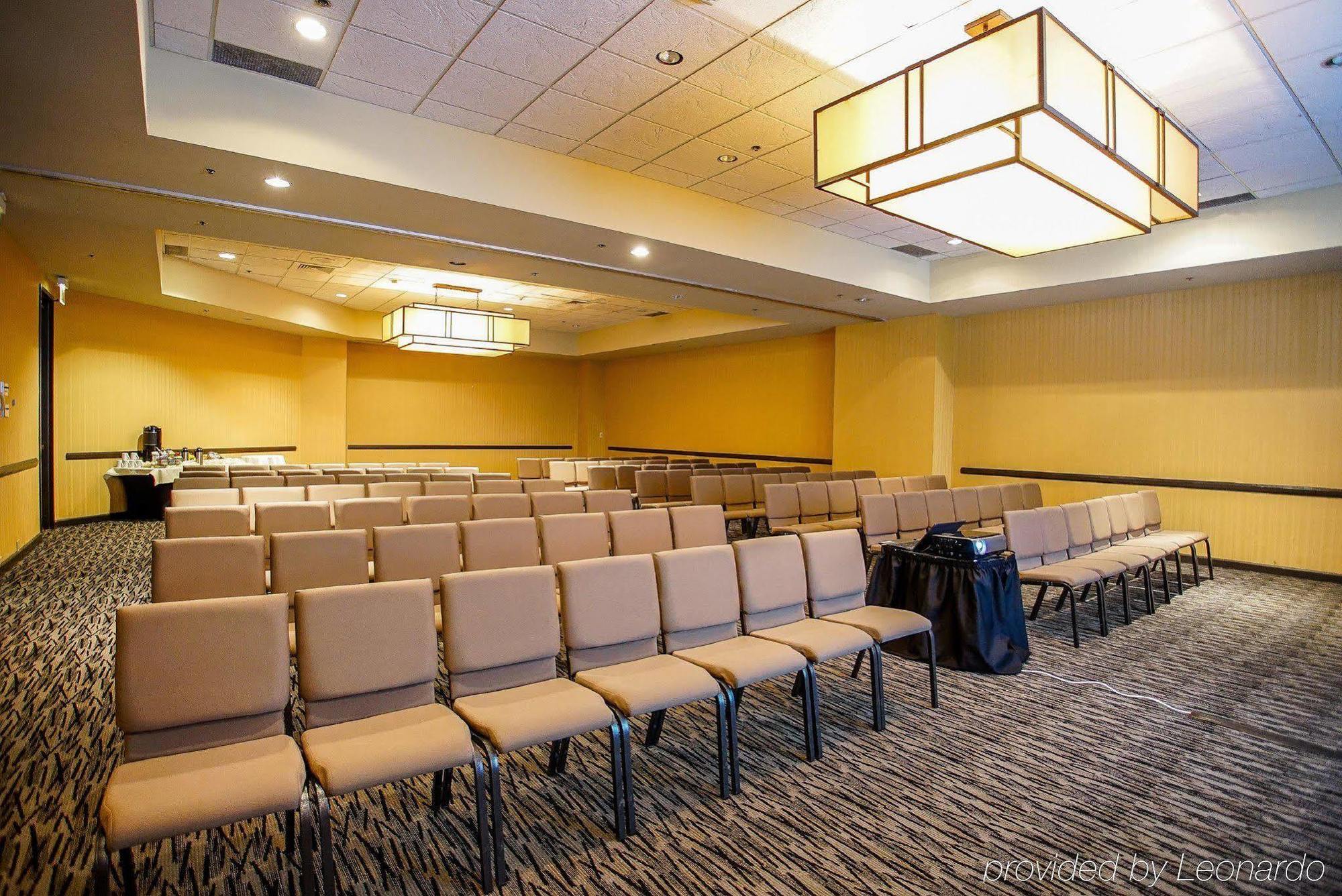 Hotel Ramada By Wyndham Southfield Extérieur photo