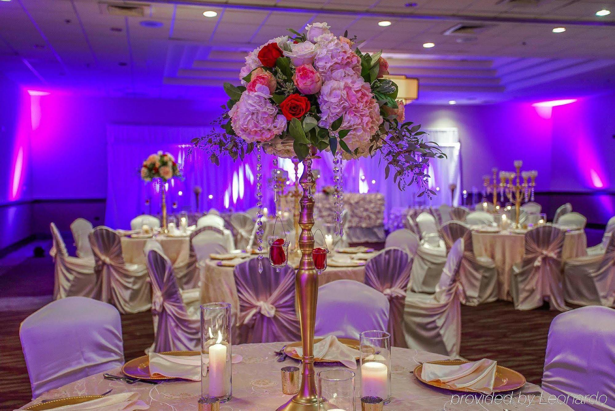 Hotel Ramada By Wyndham Southfield Extérieur photo