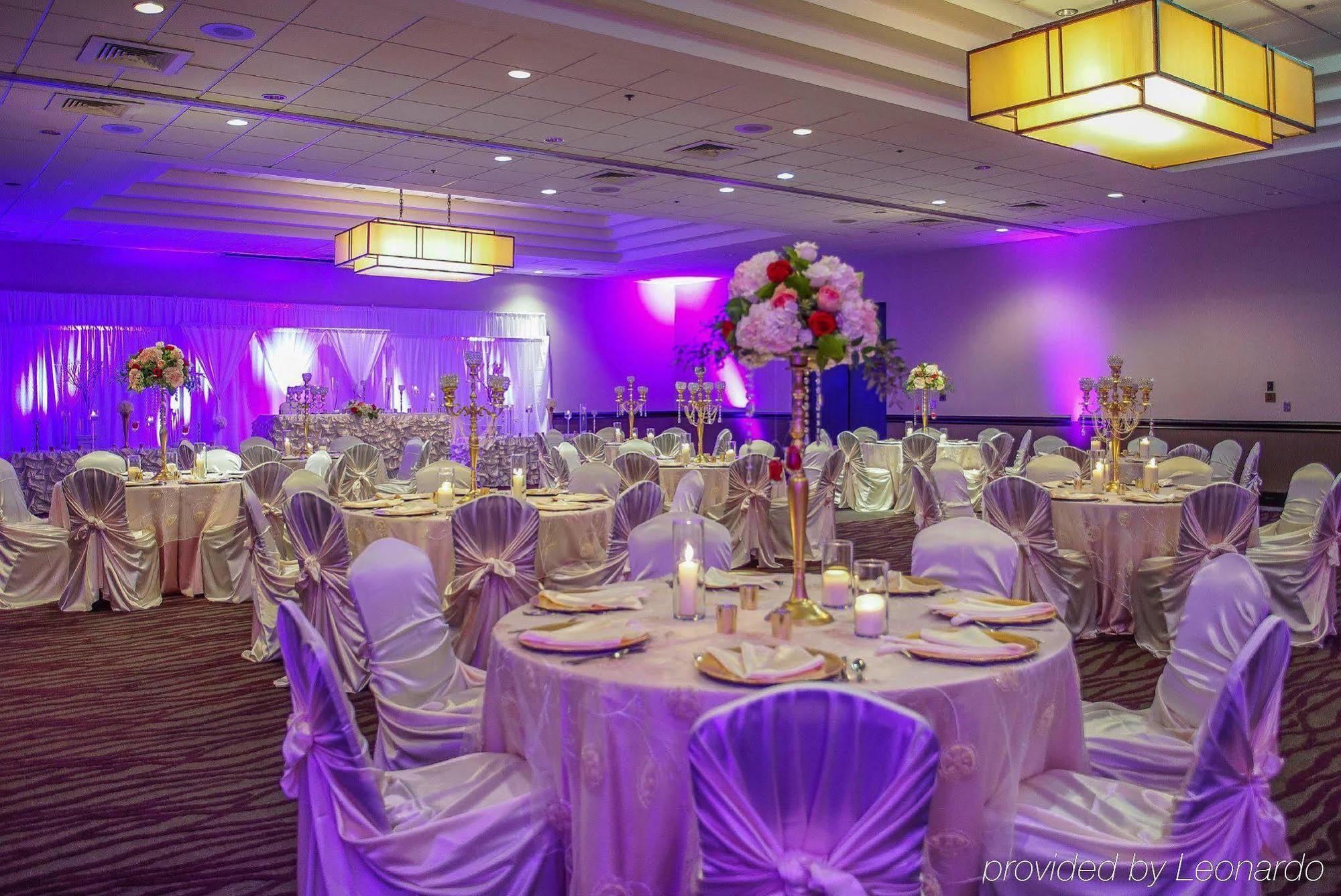 Hotel Ramada By Wyndham Southfield Extérieur photo