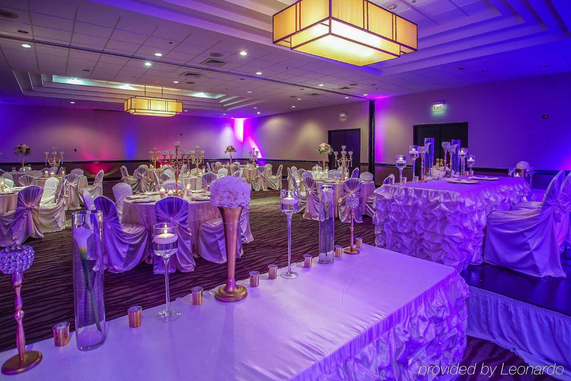 Hotel Ramada By Wyndham Southfield Extérieur photo