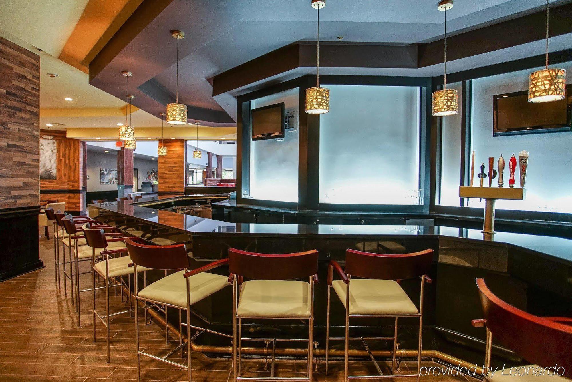 Hotel Ramada By Wyndham Southfield Extérieur photo