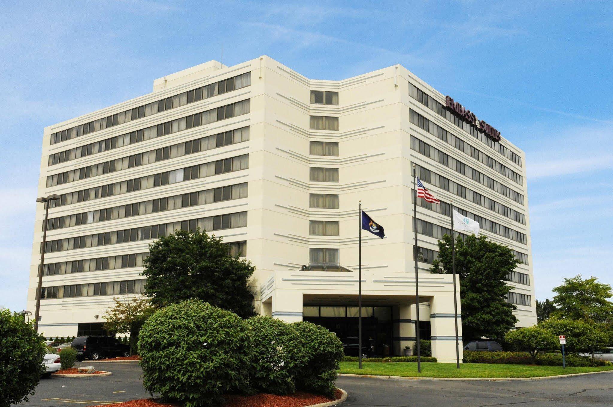 Hotel Ramada By Wyndham Southfield Extérieur photo