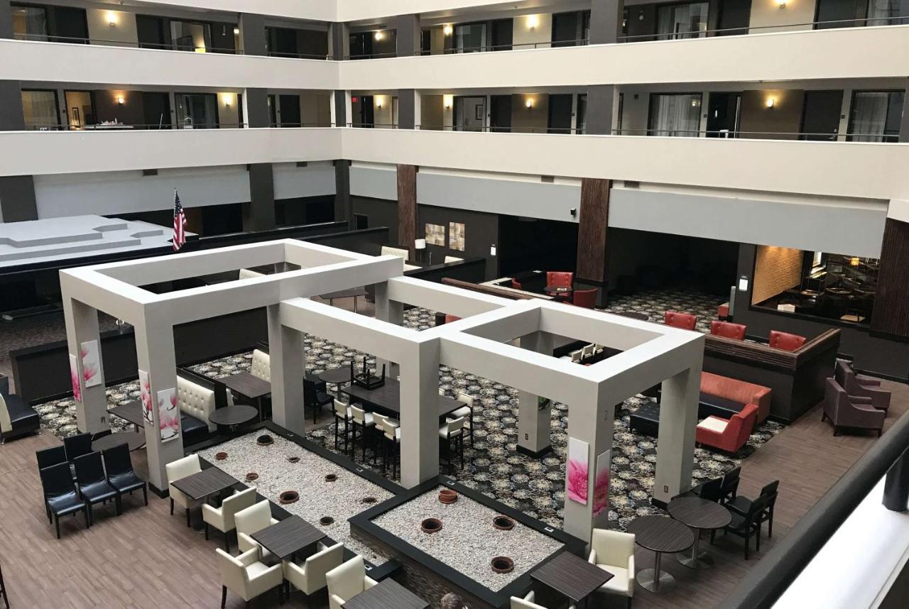 Hotel Ramada By Wyndham Southfield Extérieur photo
