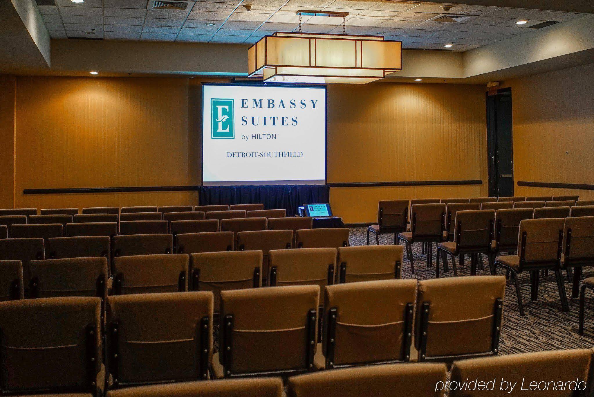 Hotel Ramada By Wyndham Southfield Extérieur photo