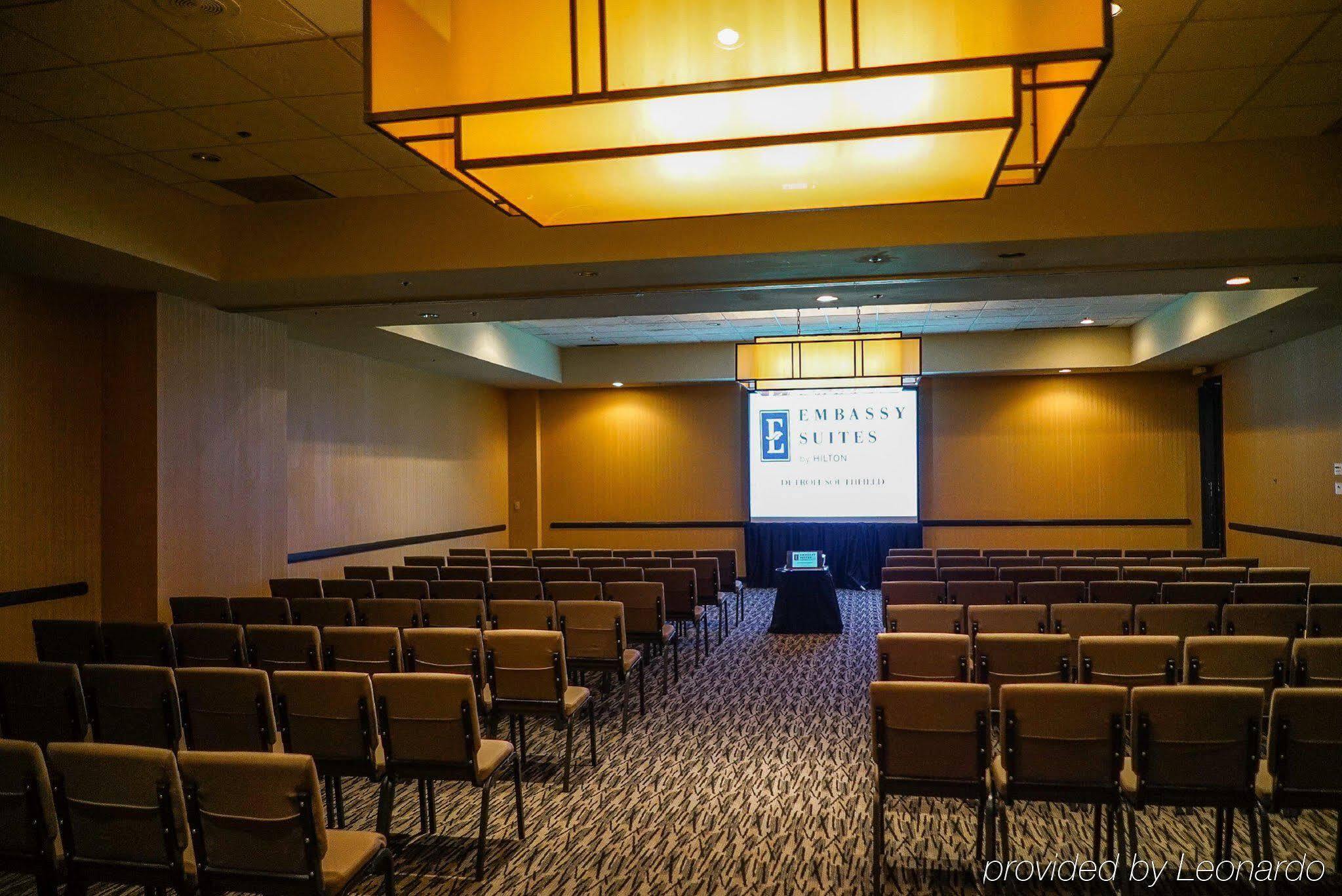 Hotel Ramada By Wyndham Southfield Extérieur photo