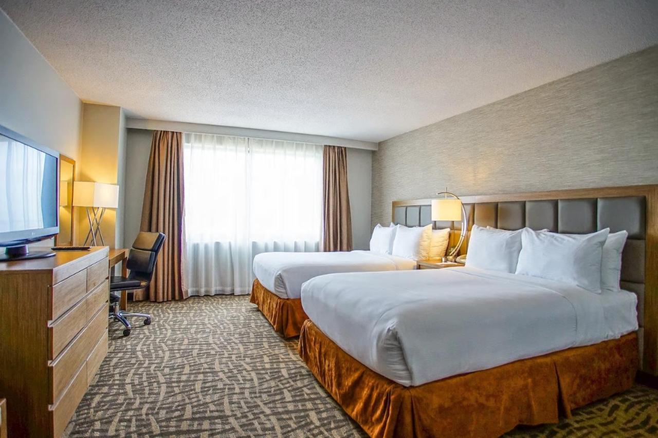 Hotel Ramada By Wyndham Southfield Extérieur photo